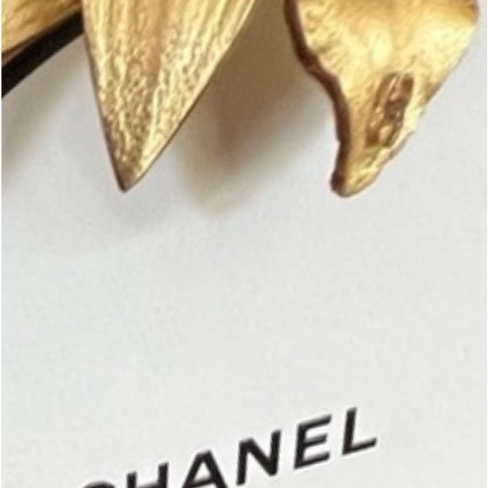 🌹RARE - AUTHENTIC LEATHER FLOWER FROM CHANEL BOUTIQUE in FRANCE - Picture 5 of 5